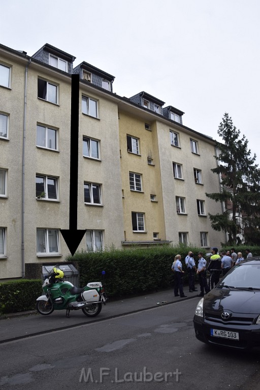 Kleinkind aus Fenster gefallen Köln Vingst Rothenburgerstr P12.JPG - Miklos Laubert